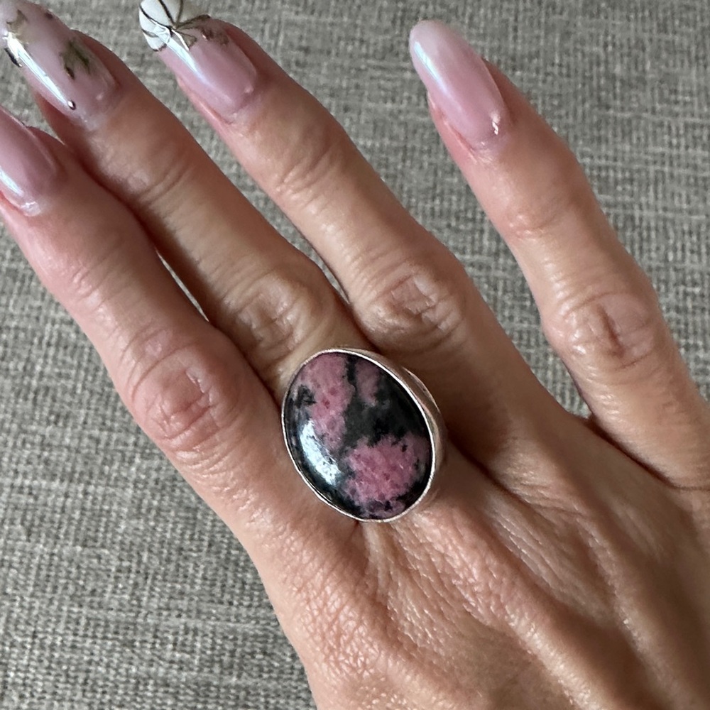 Elegant Silver and Pink Stone Ring